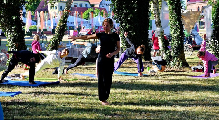 Guten-Morgen-Yoga mit Kristin Schmitz beim Yoga-Tag 2022